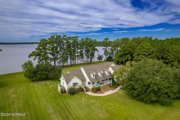 300 Carraway Mcintyre LN, Beaufort, NC 28516