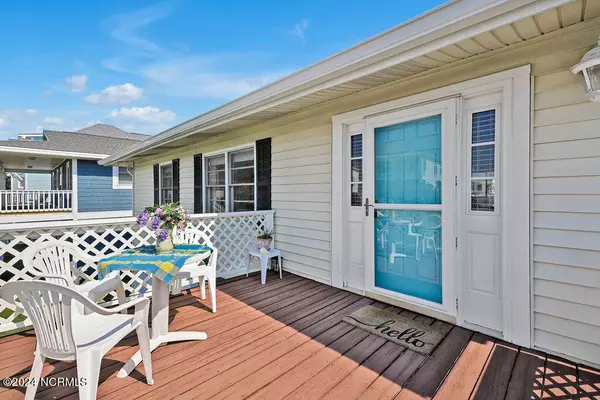 Holden Beach, NC 28462,122 Marlin DR