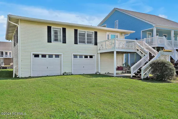 Holden Beach, NC 28462,122 Marlin DR