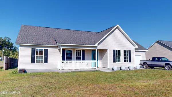 367 Nine Mile RD,  Maple Hill,  NC 28454