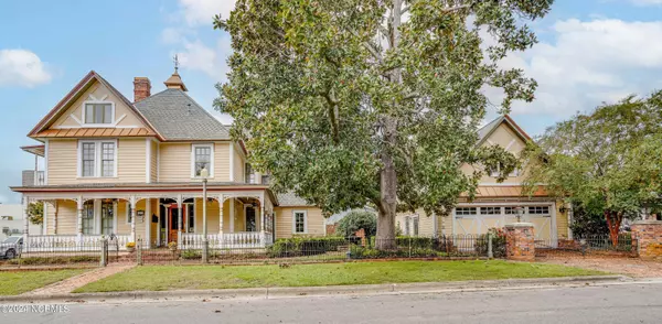 122 S Academy ST, Washington, NC 27889