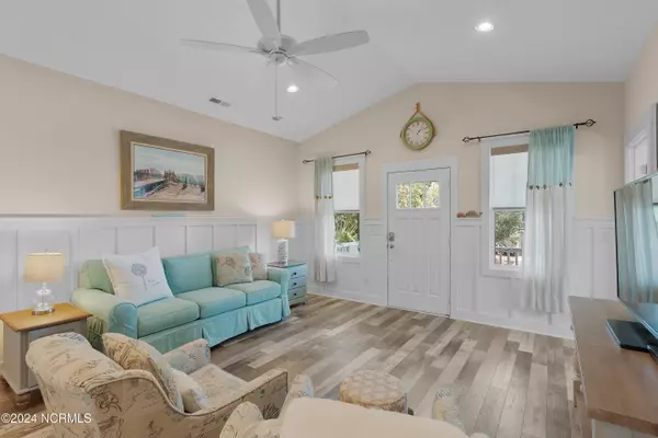 Oak Island, NC 28465,221 NE 35th ST