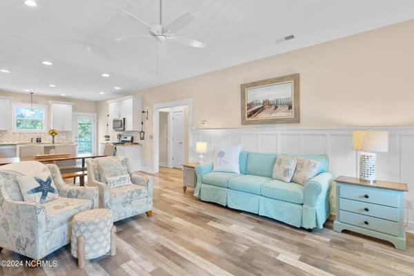 Oak Island, NC 28465,221 NE 35th ST