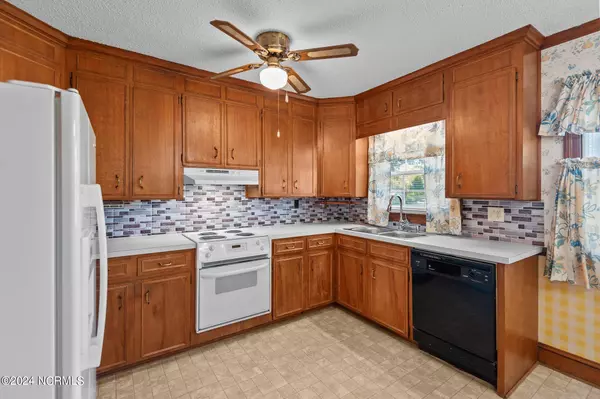 Kinston, NC 28504,1804 Oxford RD