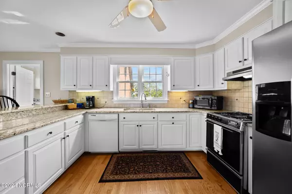 Washington, NC 27889,447 Mimosa Shores RD