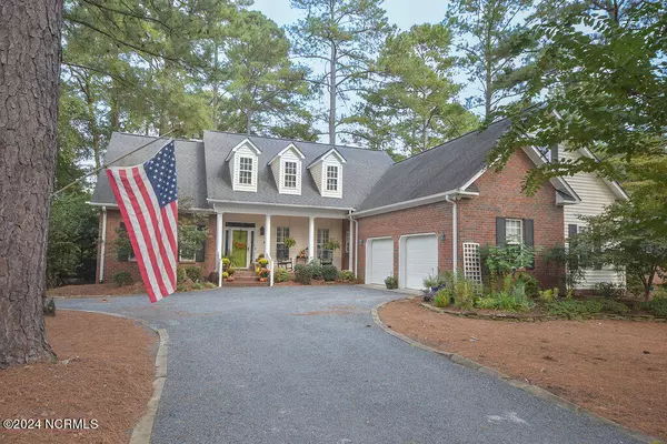 60 Westchester CIR, Pinehurst, NC 28374