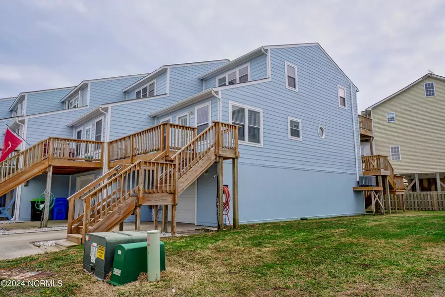 53 Bermuda Landing PL, North Topsail Beach, NC 28460