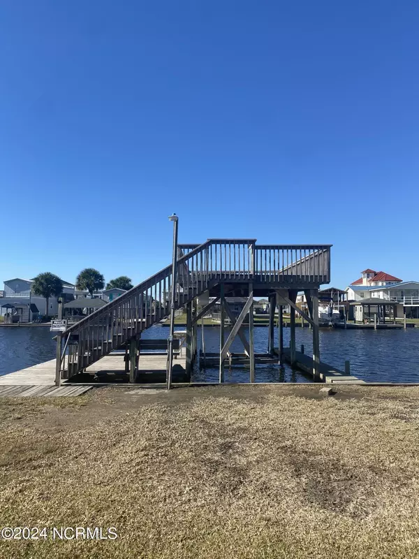 Surf City, NC 28445,9105 W 9th ST