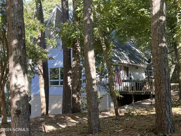 126 Willow RD, Pine Knoll Shores, NC 28512