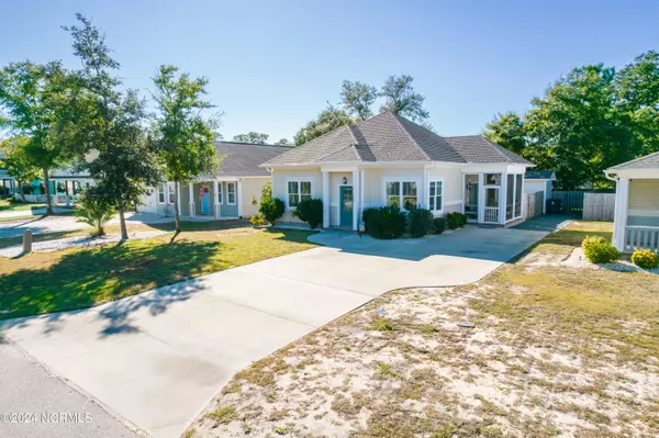 125 NE 7th ST, Oak Island, NC 28465