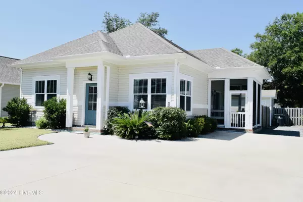 125 NE 7th ST, Oak Island, NC 28465