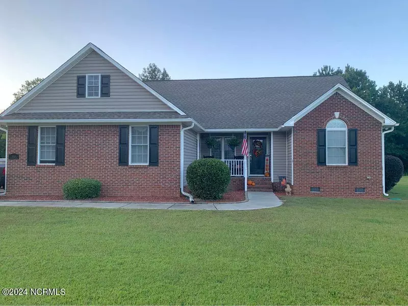 40 Eastwind DR, Lumberton, NC 28358