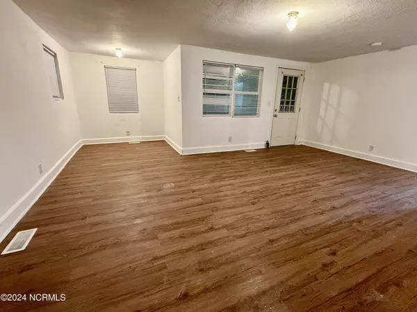 Maxton, NC 28364,403 W Martin Luther King Jr DR