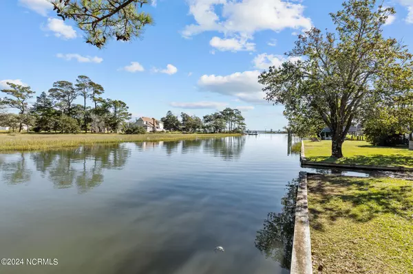 180 Wallace RD, Beaufort, NC 28516