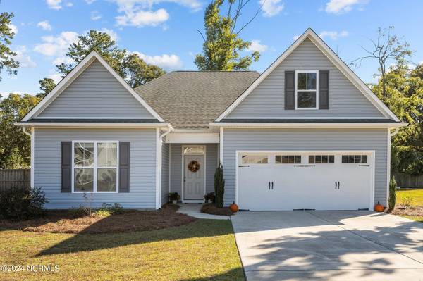 447 Bronze DR, Rocky Point, NC 28457