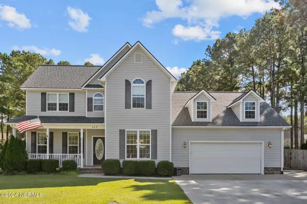 205 Skimmer CIR, Sneads Ferry, NC 28460