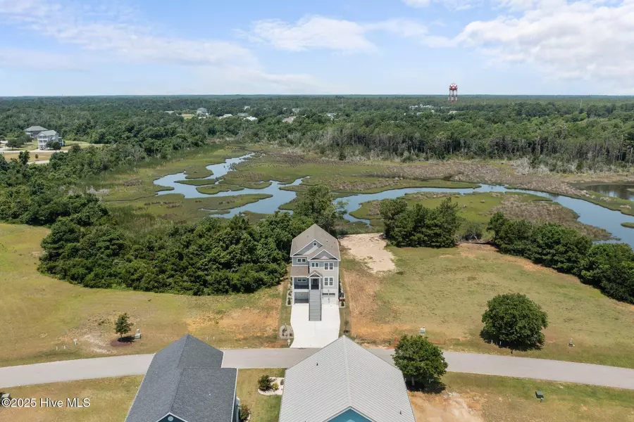 609 Cannonsgate DR, Newport, NC 28570