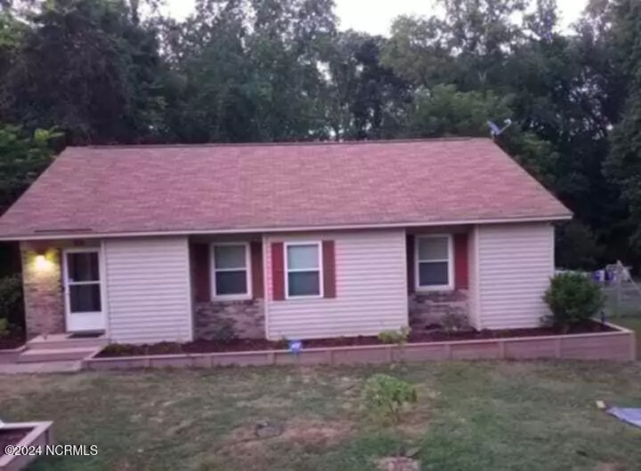 1007 Campbell DR, Rockingham, NC 28379