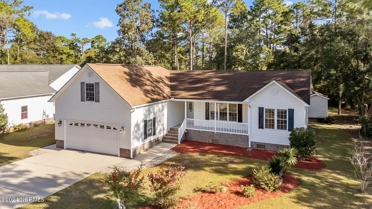 New Bern, NC 28560,808 Helm DR