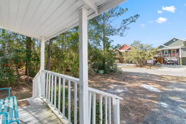 Oak Island, NC 28465,214 NE 64th ST