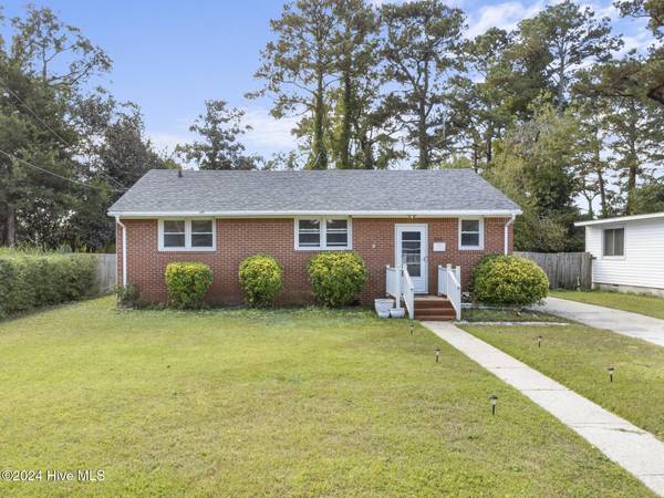 105 Banks ST, Jacksonville, NC 28540