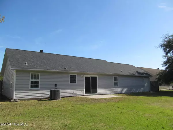 Hubert, NC 28539,207 Inman CT