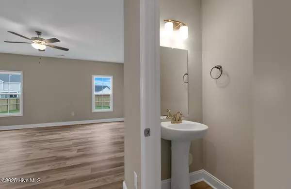 Hubert, NC 28539,502 Yellow Birch WAY