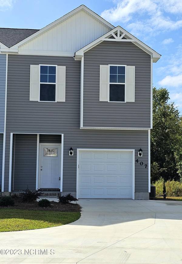 407 Blockade Shoal LN, Jacksonville, NC 28546