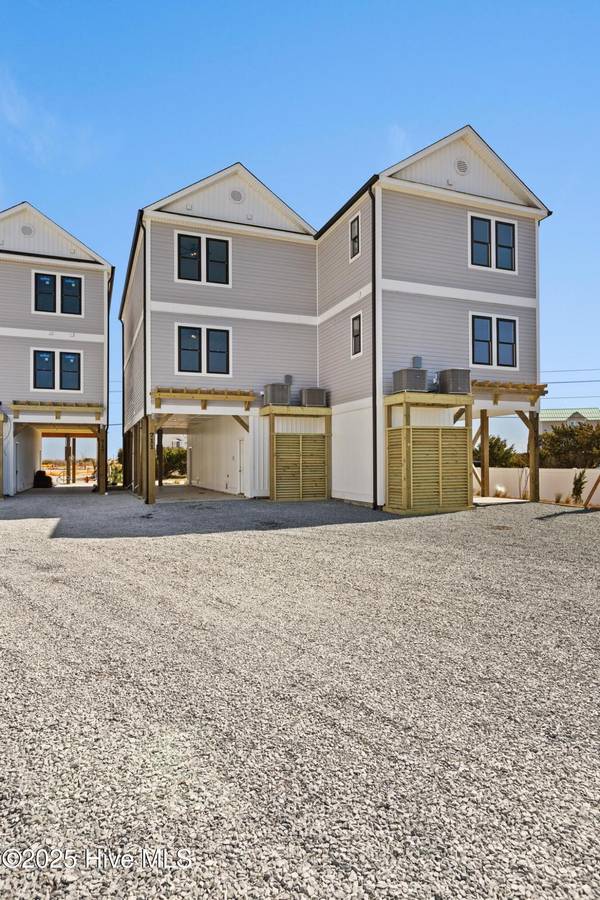 711 N Topsail DR, Surf City, NC 28445