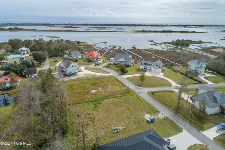 42 Topsail Watch DR, Hampstead, NC 28443