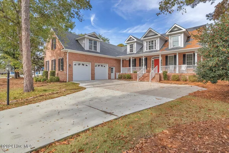 2949 Legends DR, Southport, NC 28461