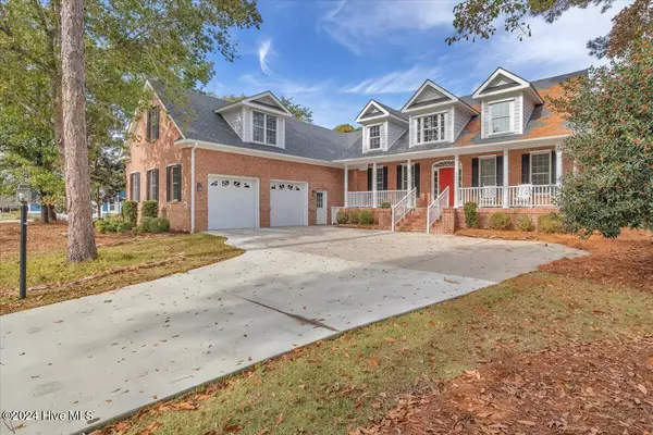 2949 Legends DR, Southport, NC 28461