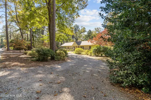 Southern Pines, NC 28387,140 Riding LN