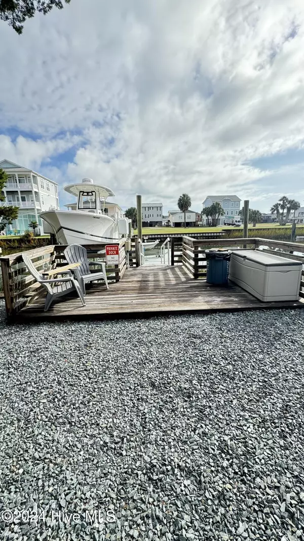 134 Marlin DR, Holden Beach, NC 28462