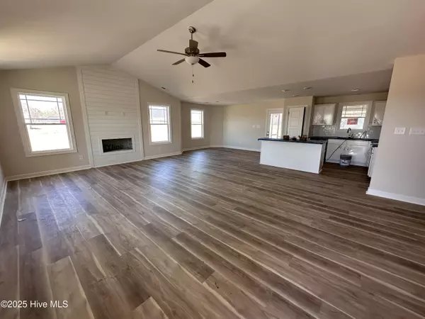 Smithfield, NC 27577,31 Silver CT