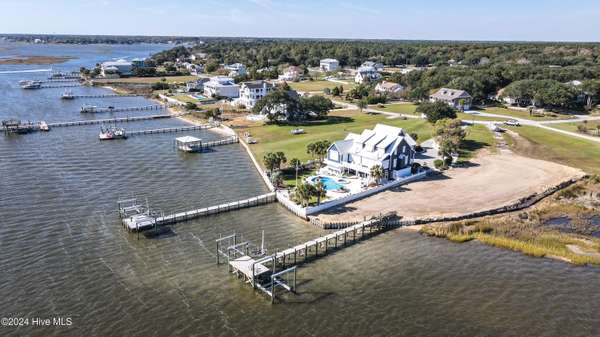 122 John L Hurst DR, Swansboro, NC 28584