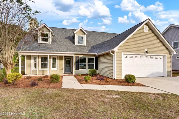 10 Bay DR, Sneads Ferry, NC 28460