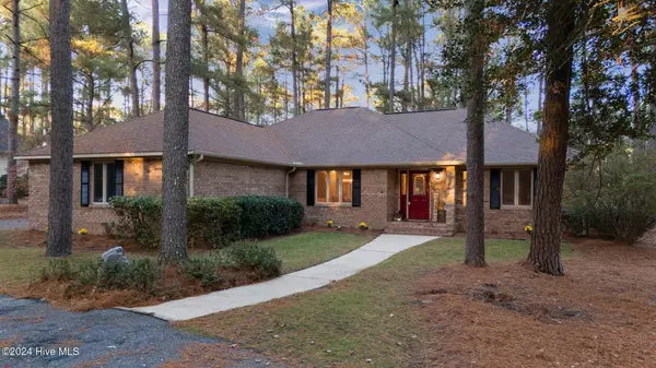 34 Devon DR, Pinehurst, NC 28374