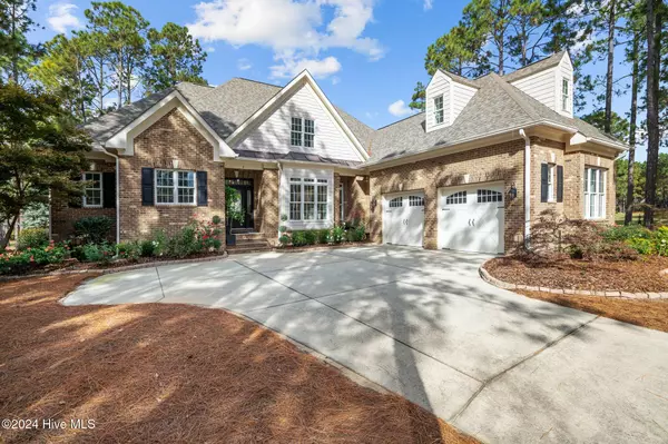 2 Augusta DR, Southern Pines, NC 28387