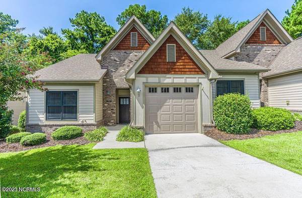 2 Elk Ridge LN, Southern Pines, NC 28387