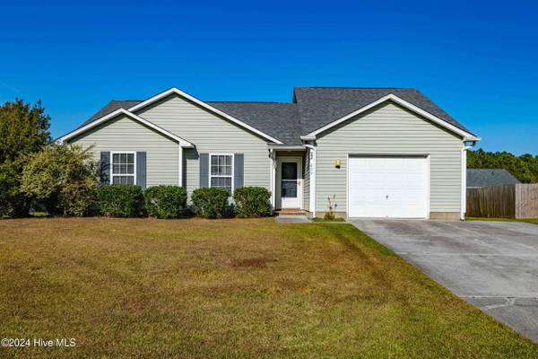 829 Main St Ext, Swansboro, NC 28584