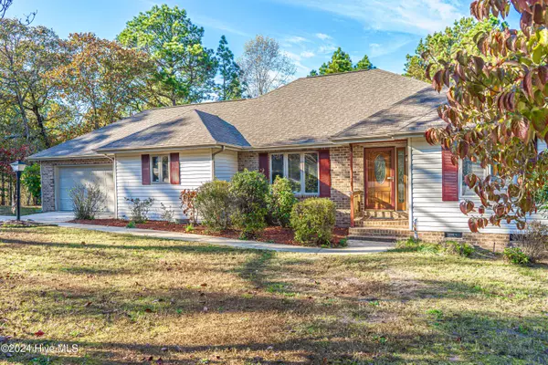 114 Longleaf CT, West End, NC 27376
