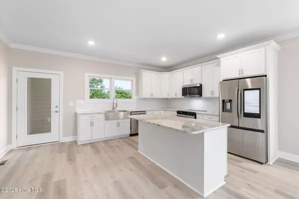 Swansboro, NC 28584,203 Villagers WAY