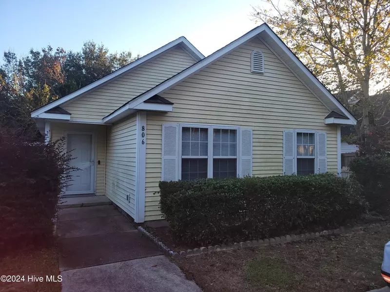 806 Summertree LN, Wilmington, NC 28412