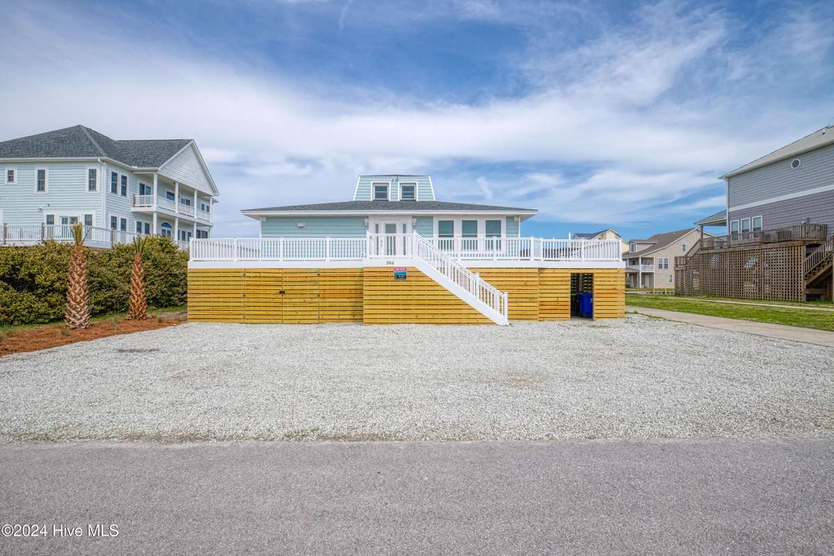 North Topsail Beach, NC 28460,304 Marina WAY