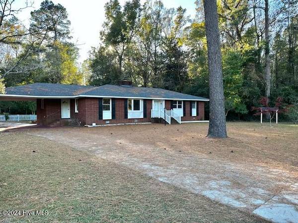 701 Bob White LN, Whiteville, NC 28472