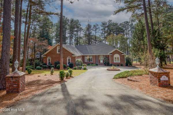 30 Oxton CIR, Pinehurst, NC 28374