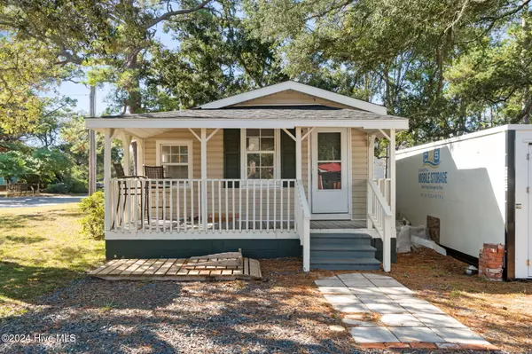 1101 N Caswell AVE, Southport, NC 28461