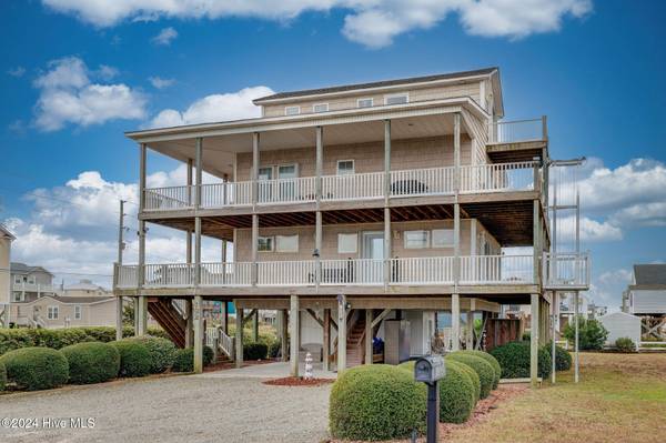 132 Reeves ST, North Topsail Beach, NC 28460