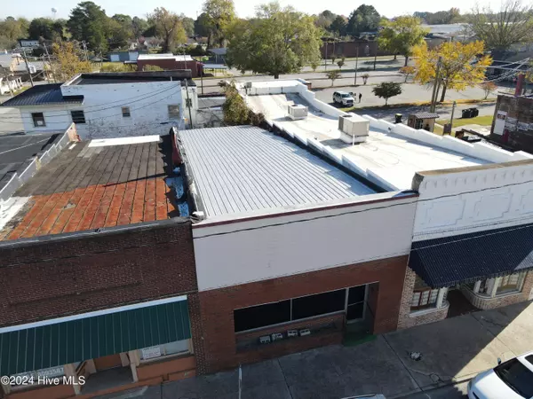 Williamston, NC 27892,105 W Main ST